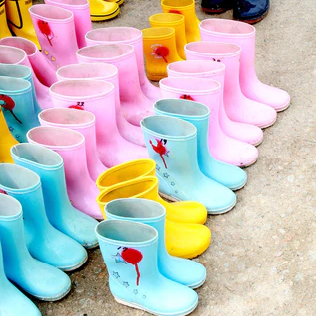 What To Do On Rainy Days With The Kids?  Top 5 Family Time Activities On Rainy Days.  The Missing Piece Puzzle Company